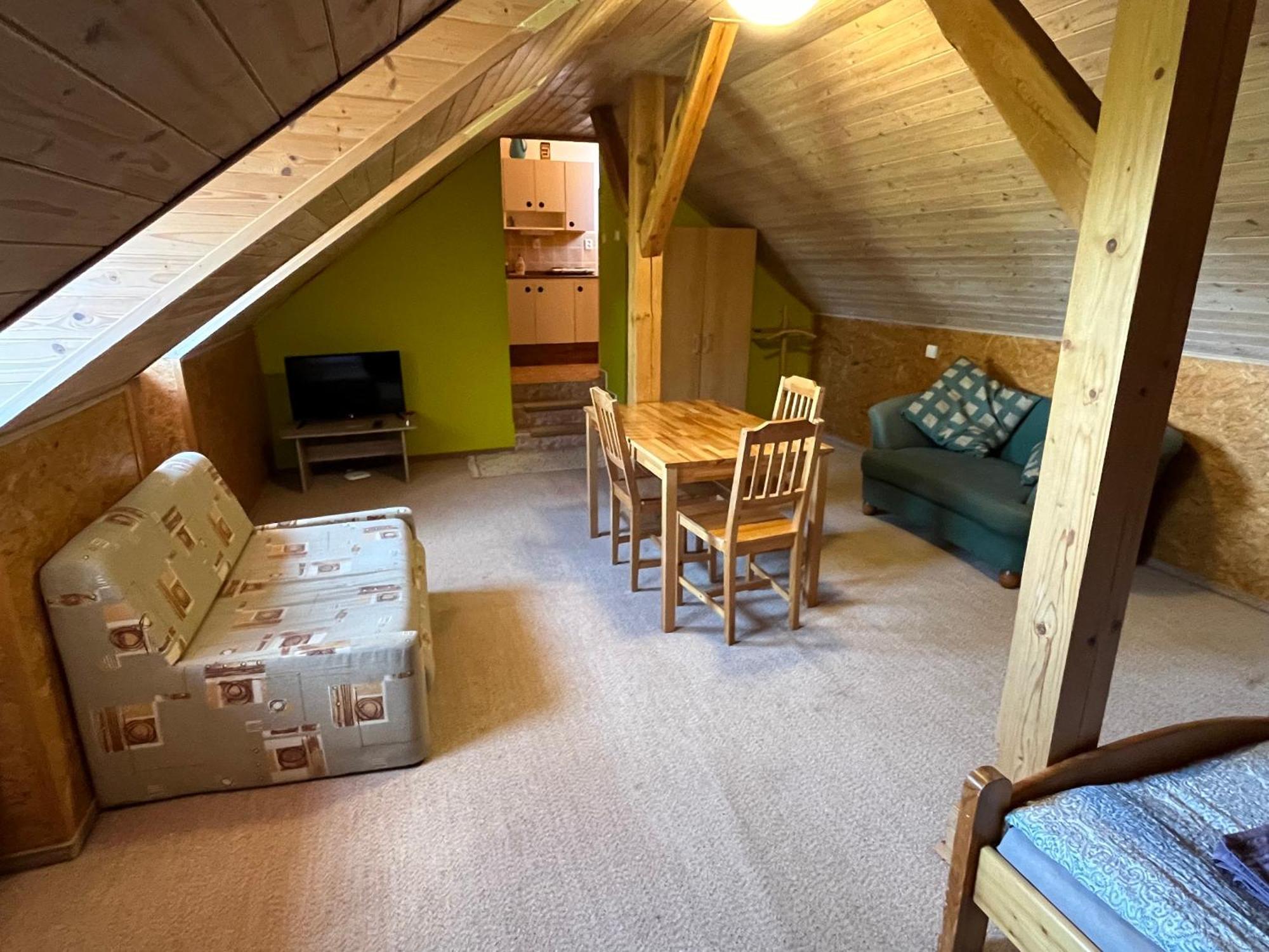 Apartmánový dům Obecná škola Svetlik Exterior foto