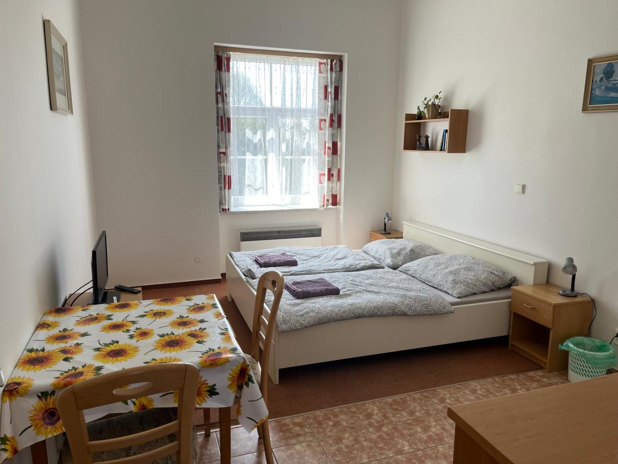Apartmánový dům Obecná škola Svetlik Exterior foto