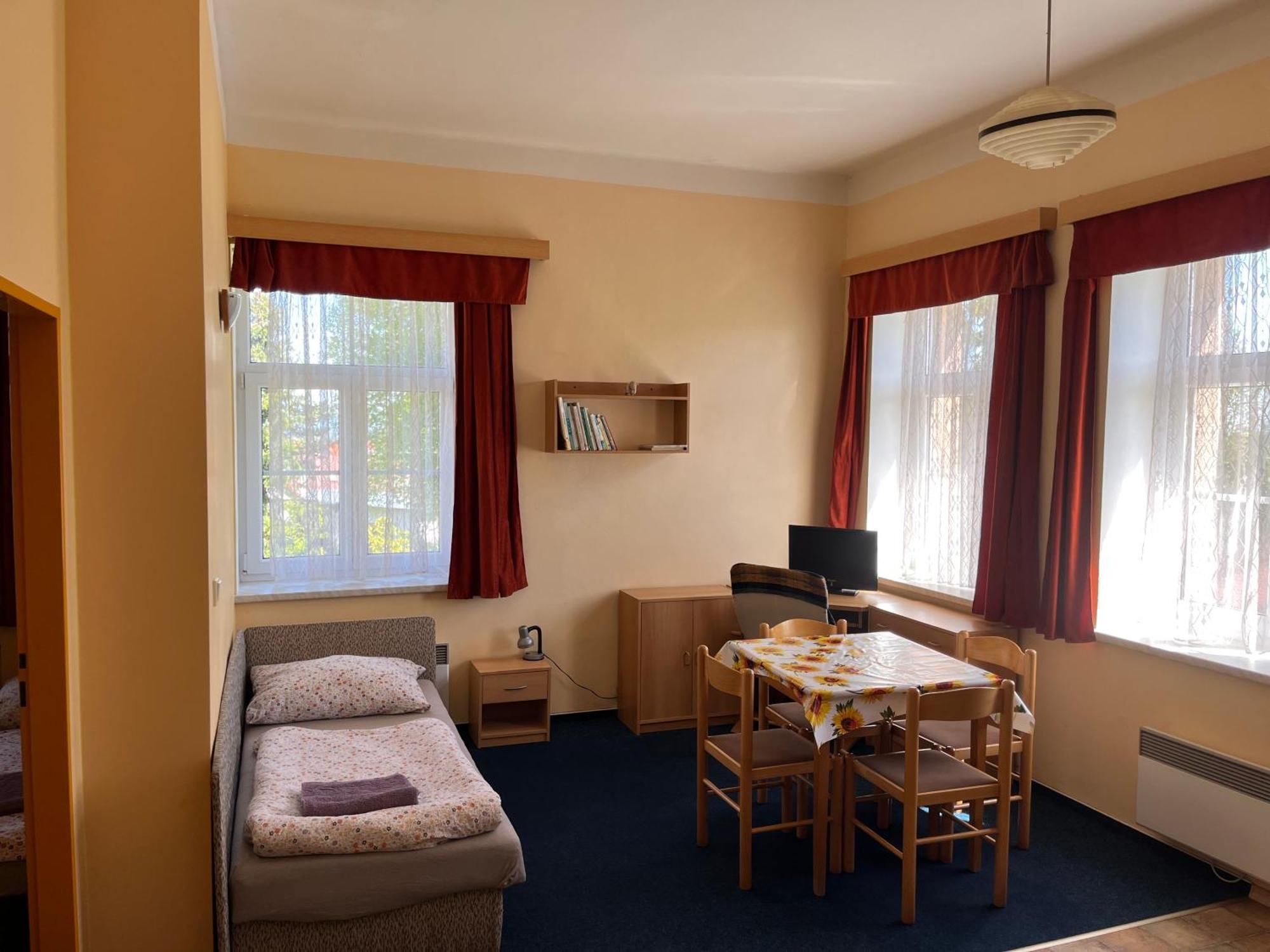 Apartmánový dům Obecná škola Svetlik Exterior foto